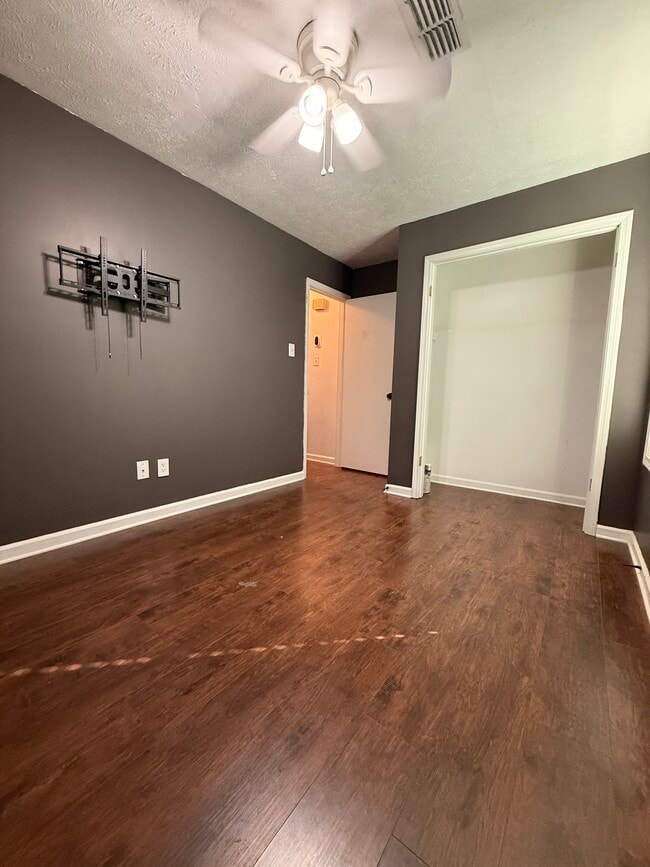 Building Photo - 5 Markwood Ln