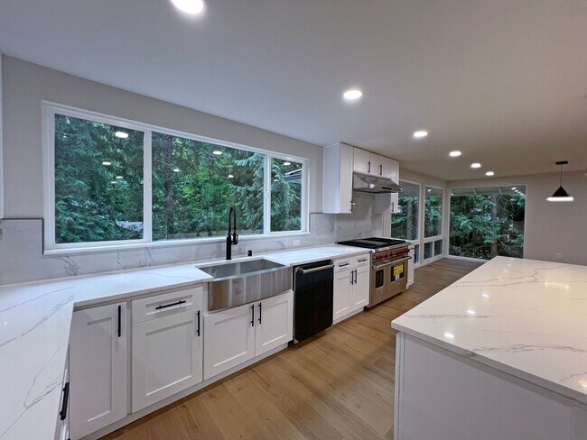 Building Photo - 105 Cedar Crest Ln