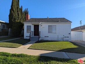 Building Photo - 6208 S Fairfax Ave