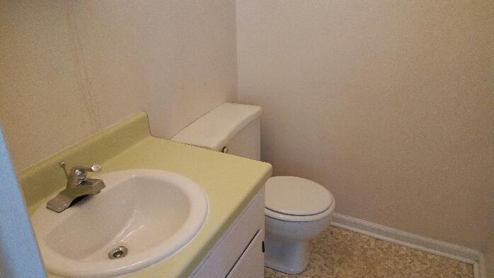 Building Photo - 421 Cumbrian Ct