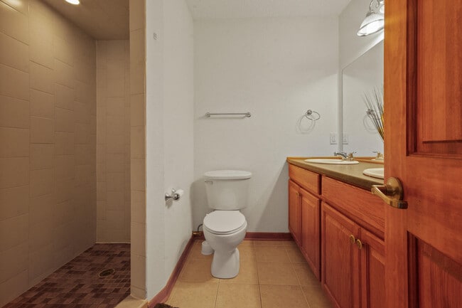 Building Photo - 204 Elmhurst Ct