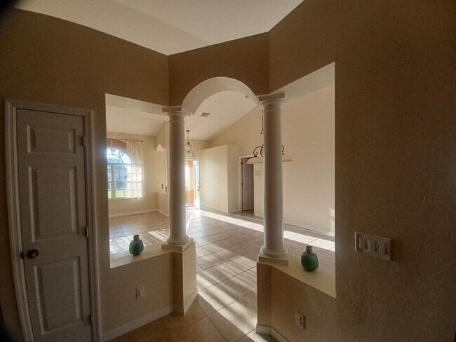 Building Photo - 2117 NW 14th Terrace