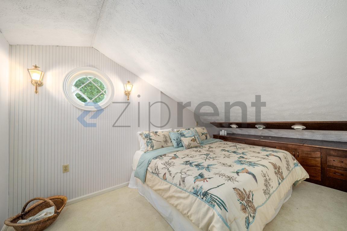 Building Photo - 615 Pinecrest Dr