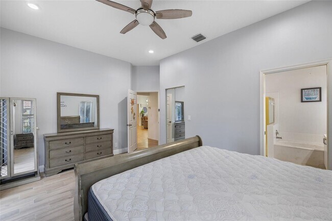 Building Photo - 5460 NW 38th Terrace