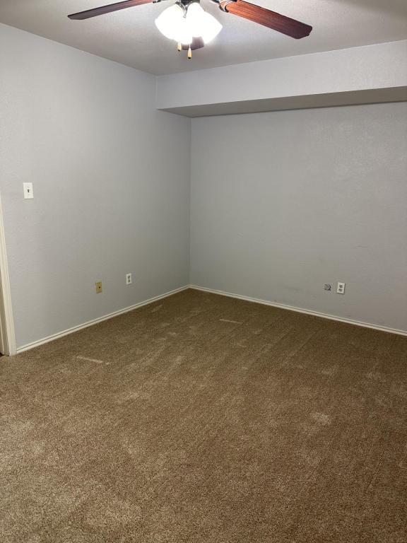 Building Photo - 2300 Balsam Dr