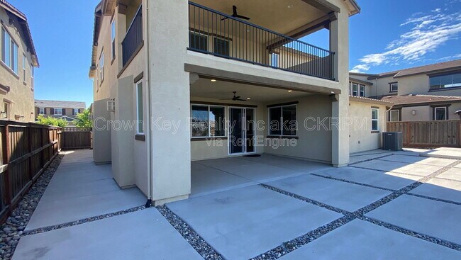 Building Photo - 17823 Taft Dr