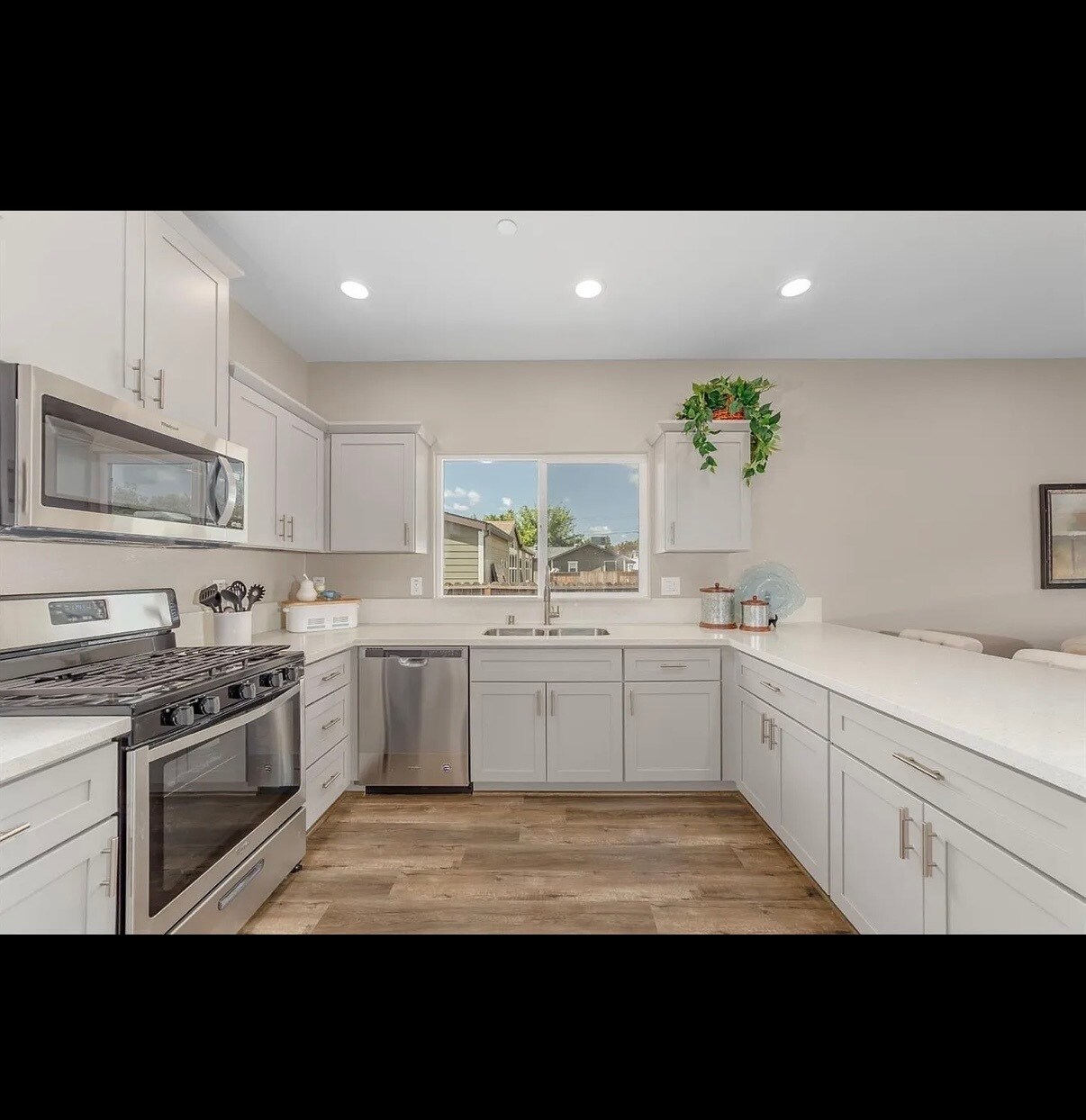 Building Photo - 955 Irem Way