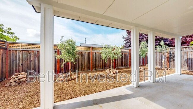 Building Photo - 4565 Brighton Dr