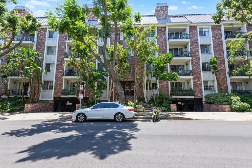 Building Photo - 1375 Kelton Ave