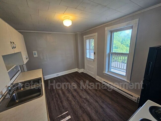 Building Photo - 2534 Derry St