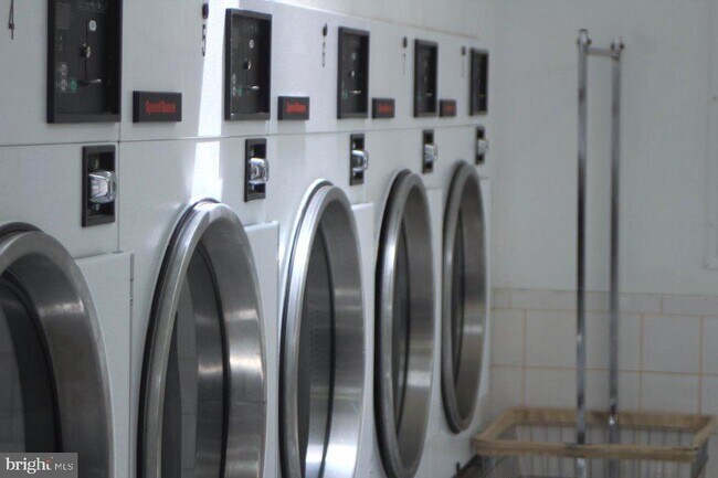 Building Photo - 7495 Prince Charles Ct