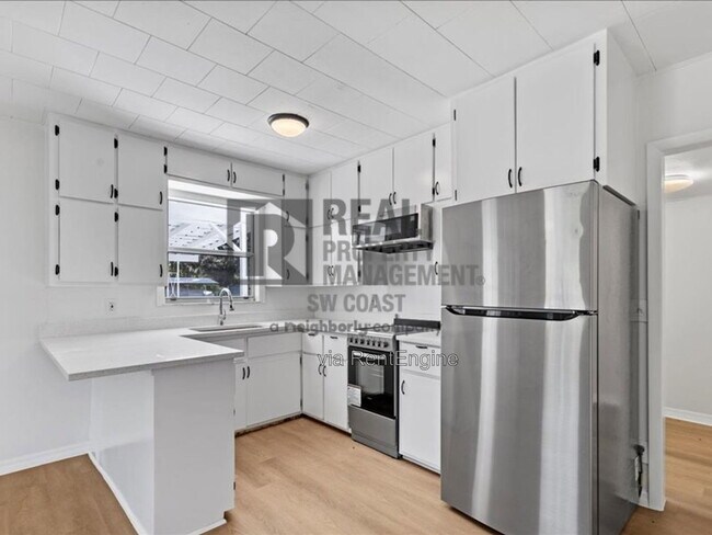 Building Photo - 8025 Roy Dr