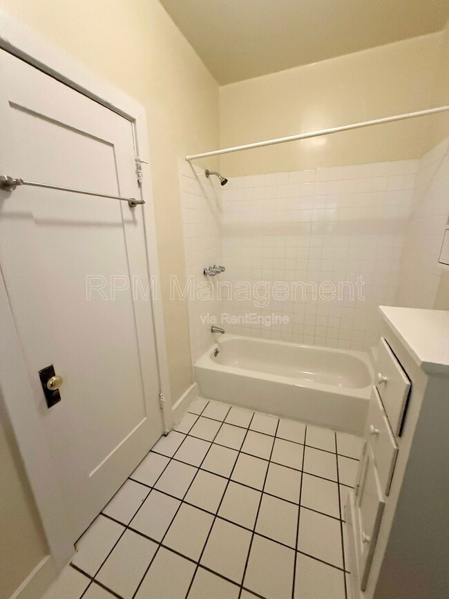 Building Photo - 1825 Ivar Ave