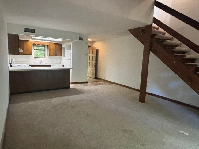 Building Photo - 307 Vantage Point Ln