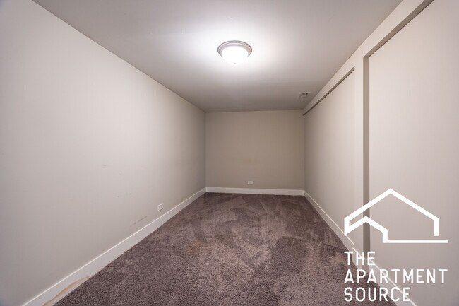 Building Photo - 3022 N Avers Ave