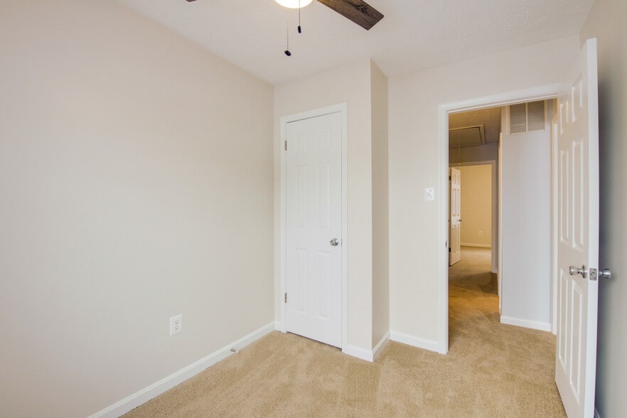 Building Photo - 307 Guilford Ct