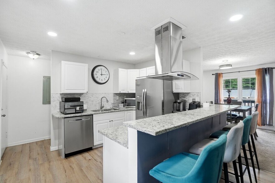 Building Photo - 405 King Arthur Ct