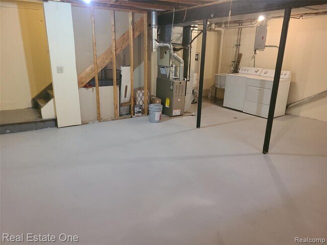 Building Photo - 38872 Country Cir