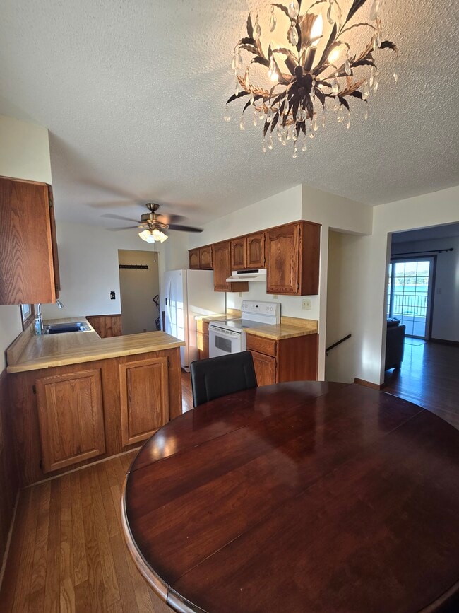 Building Photo - 25435 W Comfort Dr