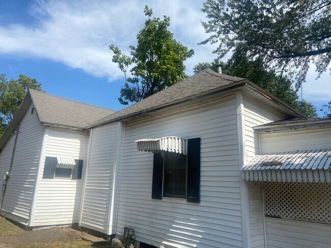 Building Photo - 312 W Martin St