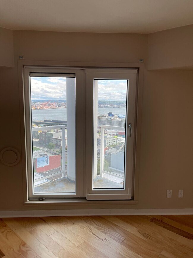 Building Photo - Beautiful Home In Arbor Place Tower