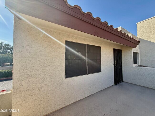 Building Photo - 2020 W Union Hills Dr