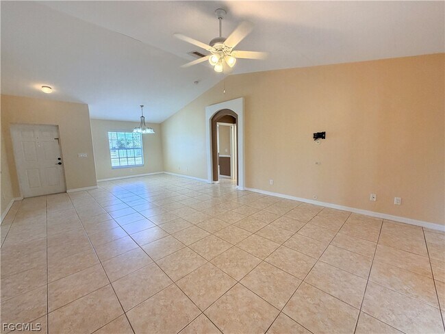 Building Photo - 906 SW 9th Ct