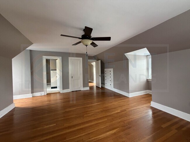 Building Photo - 3925 Rosewood Dr