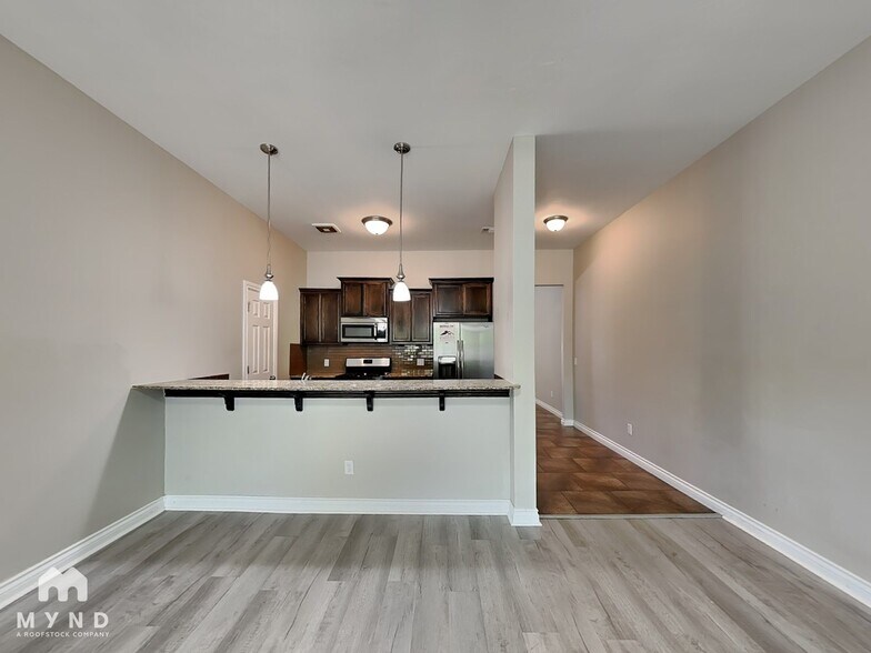 Building Photo - 1007 Merlin Dr