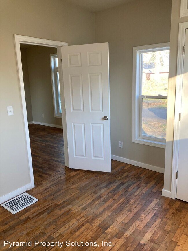 Building Photo - 2 br, 1 bath House - 307 N Columbus St