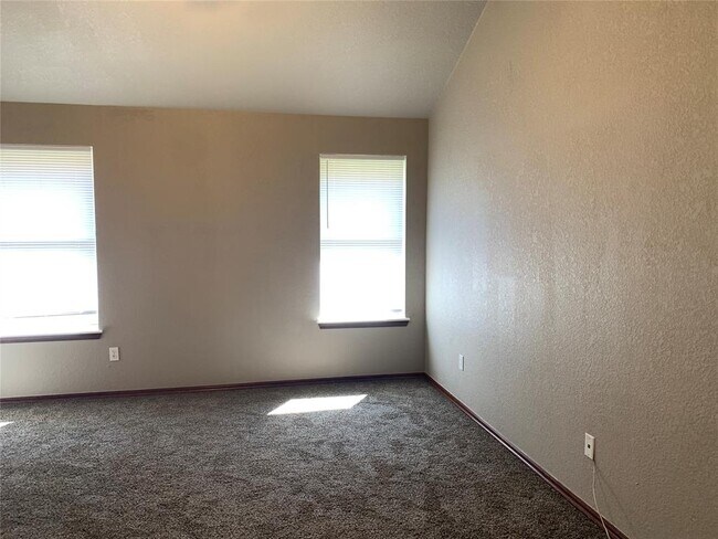Building Photo - 2909 Sandstone Dr