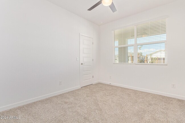Building Photo - 15371 W Smoketree Dr