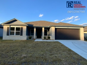 Building Photo - 1495 Meadows Dr