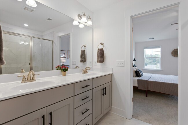 Building Photo - 2079 Orangery Dr