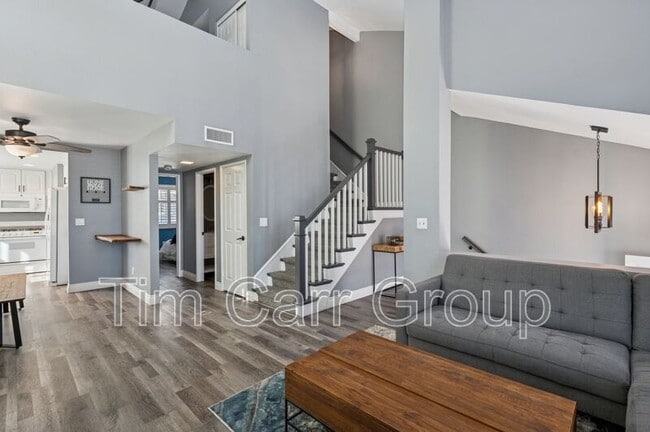 Building Photo - 350 Avocado St