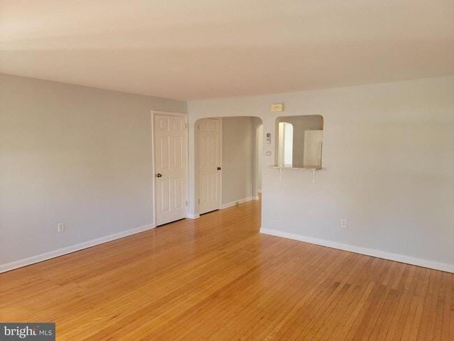 Building Photo - 230 N Essex Ave