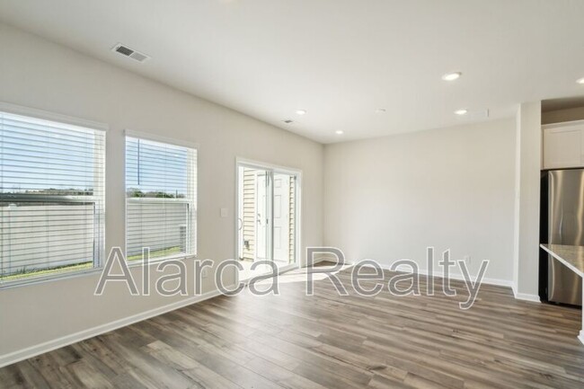 Building Photo - 1033 Plumcrest Dr