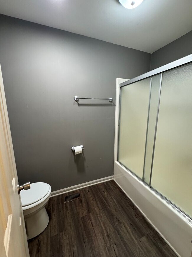 Building Photo - Spacious 3 bedroom 3 bath beautiful home w...
