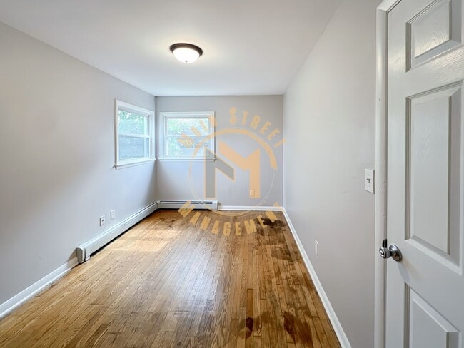 Building Photo - 800 S Sawyer St