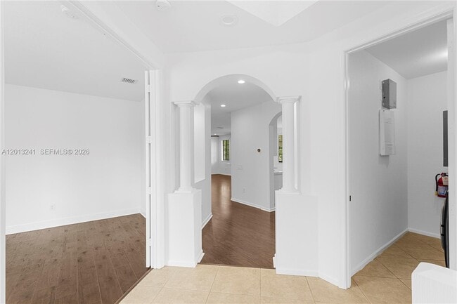 Building Photo - 1559 Passion Vine Cir