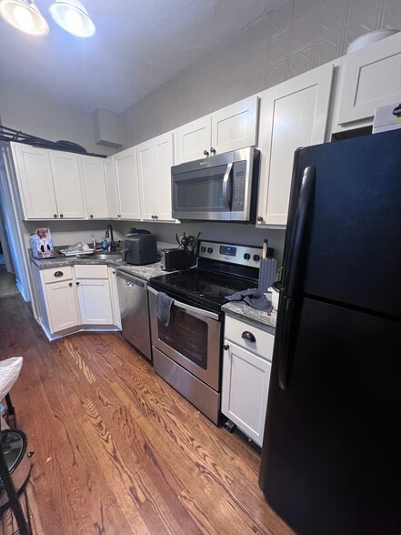 Building Photo - 586 Columbus Ave