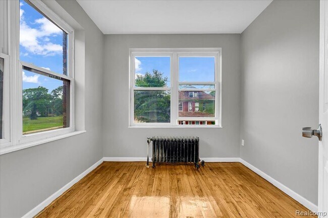 Building Photo - 2500 Hurlbut St