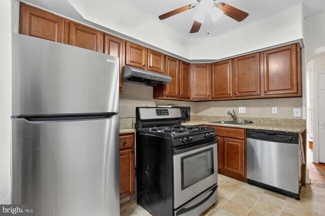 Building Photo - 2343 E Huntingdon St