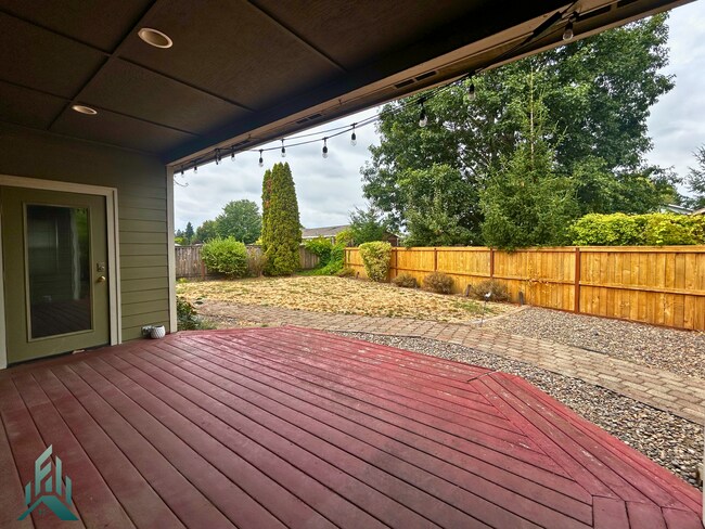 Building Photo - Modern and Spacious 3 Bed/2.5 Bath Home