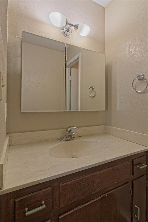 Building Photo - 914 Garden Meadow Dr