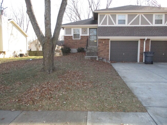 Building Photo - 1315 E 152nd Ter