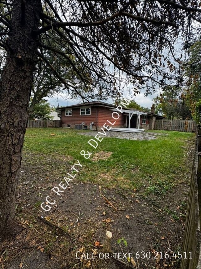 Building Photo - 1104 W 187th St