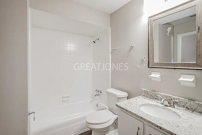 Building Photo - 134 Sycamore Ct