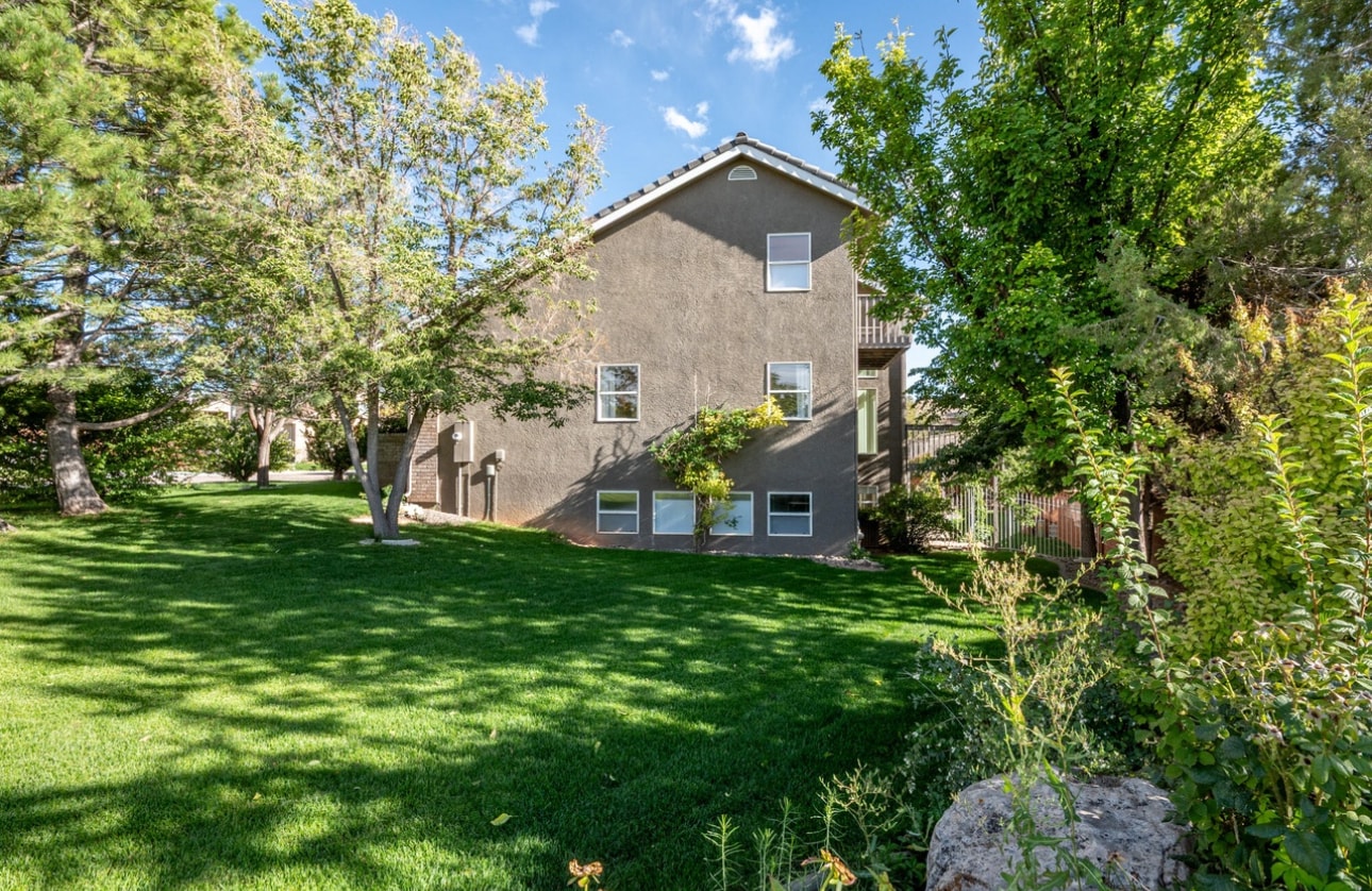 Building Photo - 298 S Staci Ct