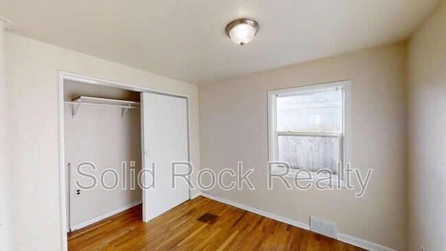 Building Photo - 2437 E St Vrain St